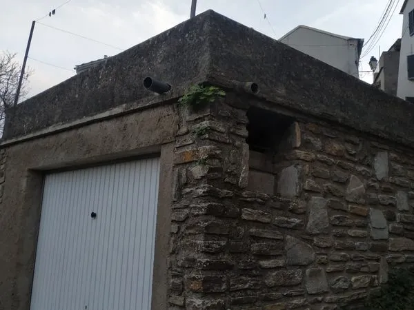 Garage en pierre avec CU Opérationnel pour extension R+1 à LURI (Cap Corse) 30 kms de Bastia