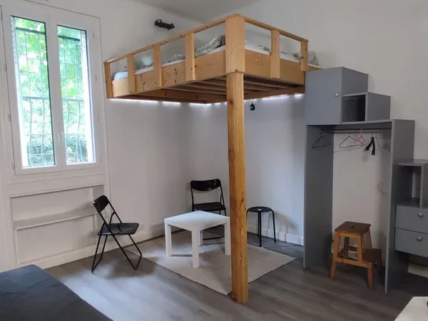 Studio meublé 19 m² - RDC sur cour - 750 CC - Disponible immédiatement
