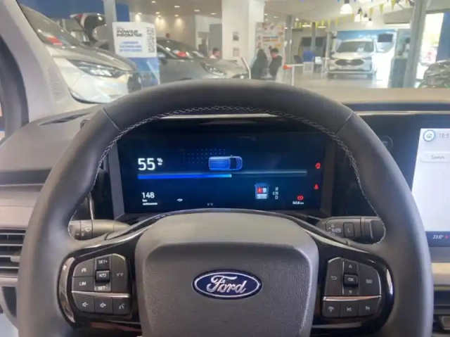 Ford Transit Courier fourgonnette electrique 100 kw 136ch batterie 46 kwh trend — photo 7