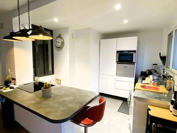 T2 de 44 m² avec terrasse, parking couvert et cave -Rue de bretagne