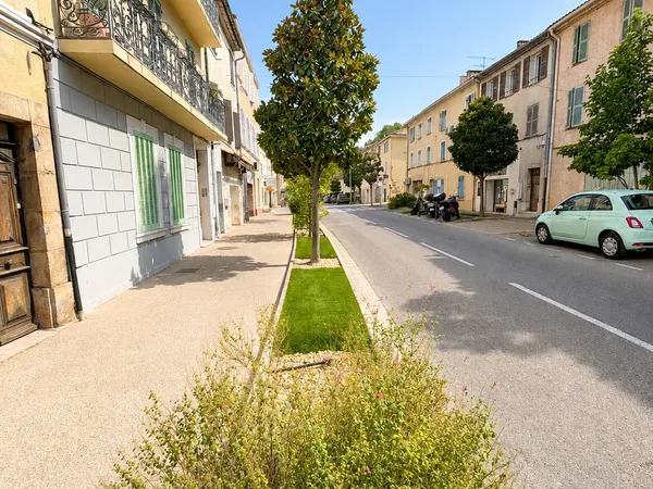 Local professionnel 390 m²