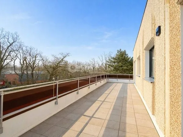 Bureau 79 m²