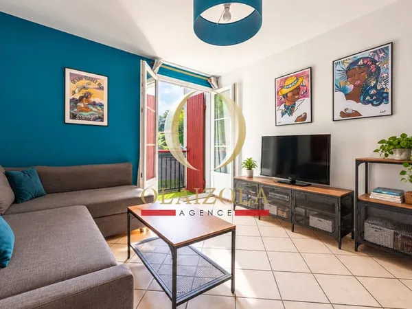 SAINT-JEAN-DE-LUZ - T3 en duplex loué meublé avec cave et parking libre.