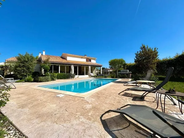 Maison de plain-pied 5 pièces 158 m²