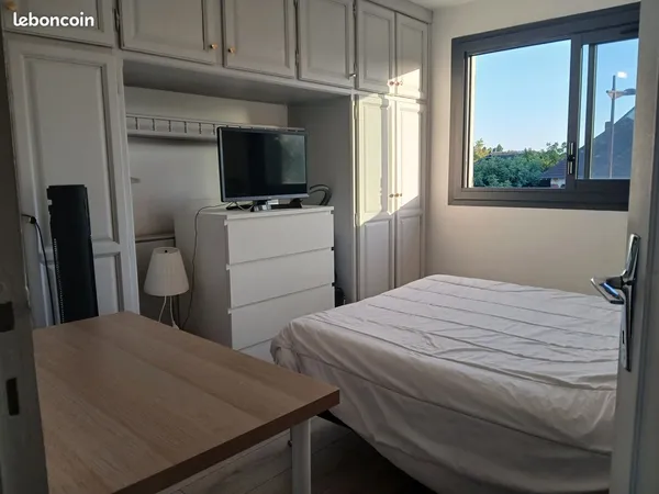 Chambre meublée à Eaubonne dans maison avec jardin, 600 CC