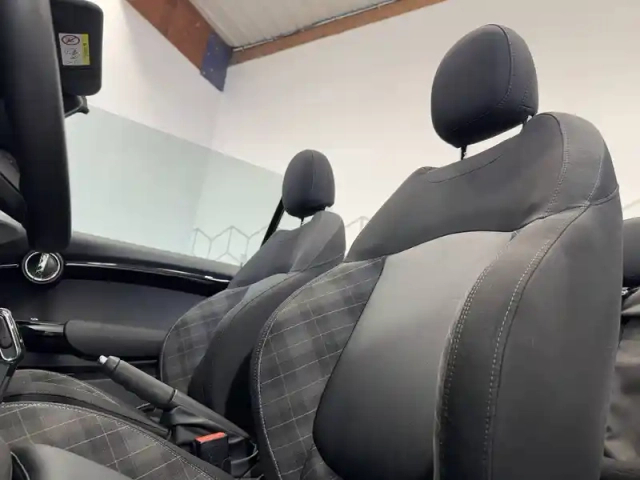 Mini Mini cabriolet cooper d 116 ch bva7 — photo 17