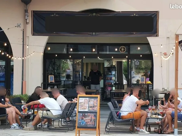 Location local commercial Port Argeles avec studio / reserve / terrasse / vue port