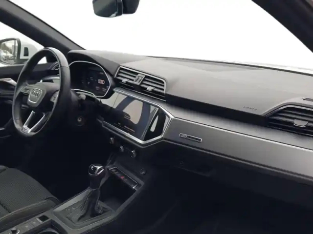 Audi Q3 sportback 45 tfsie  245 ch s tronic 6 — photo 9
