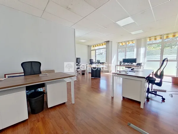 Local commercial 144 m²