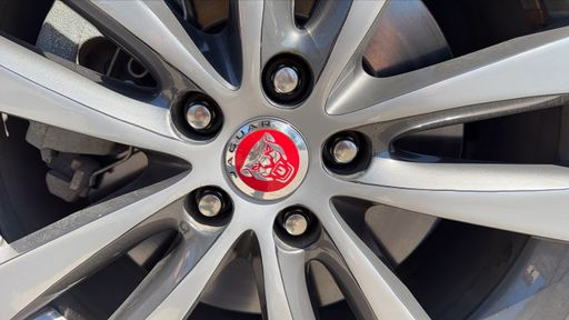 Jaguar XE 2.0 D - 180 CH AWD BVA8 - R-Sport – 2017 – 106953 km – Diesel – Boîte Automatique — photo 35