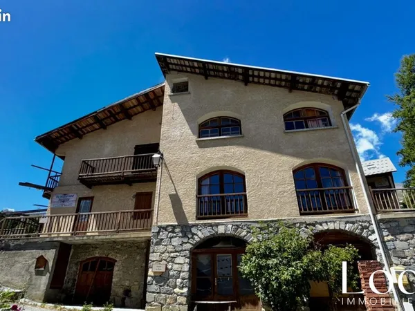 Maison 12 pièces 400 m²