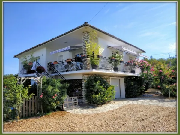 Maison à vendre 7 pièces CHALAIS (16)