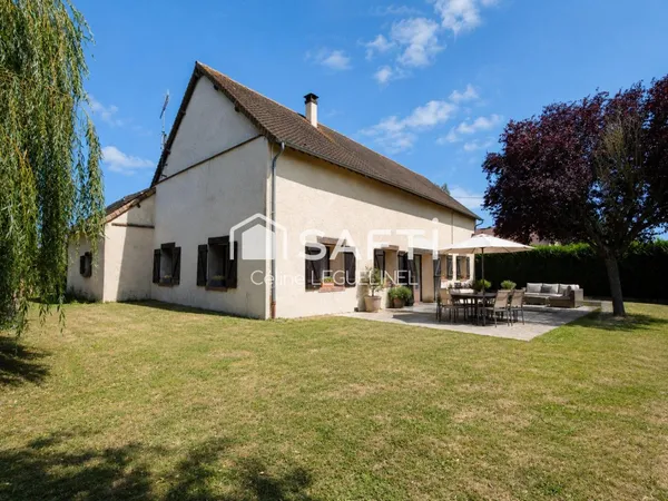 Maison de charme, volumes et fort potentiel
