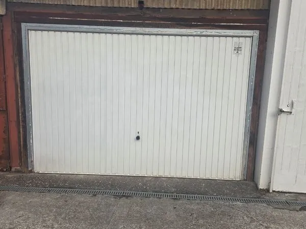 Box grande surface a loué