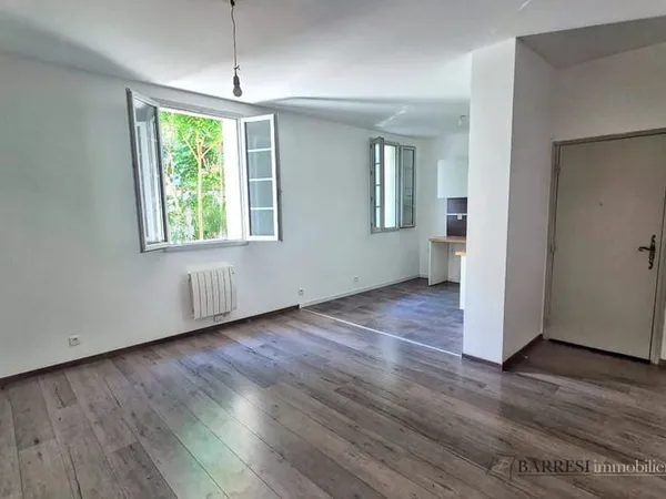 T2 traversant lumineux 52,75 m², Toulon OUEST