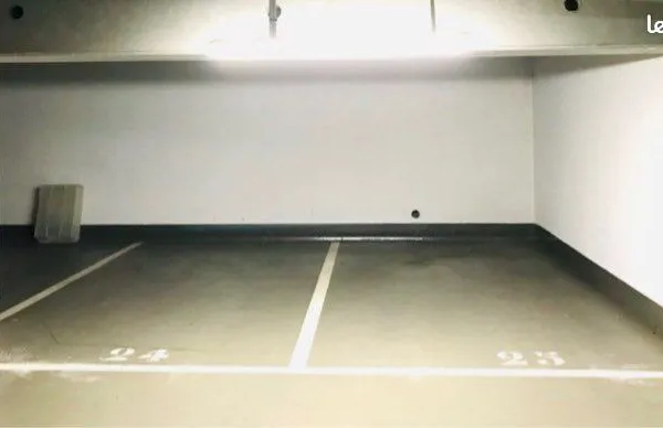 Place de Parking en Sous-Sol Sécurisé avec surveillance vidéo 24/7
