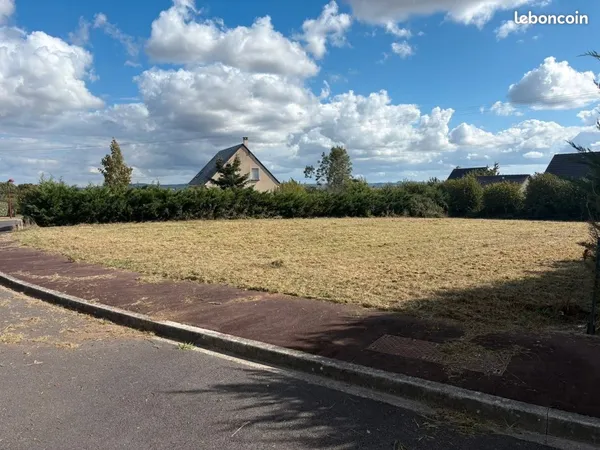 Beau terrain constructible de 1 027 m2 plat et viabilise
