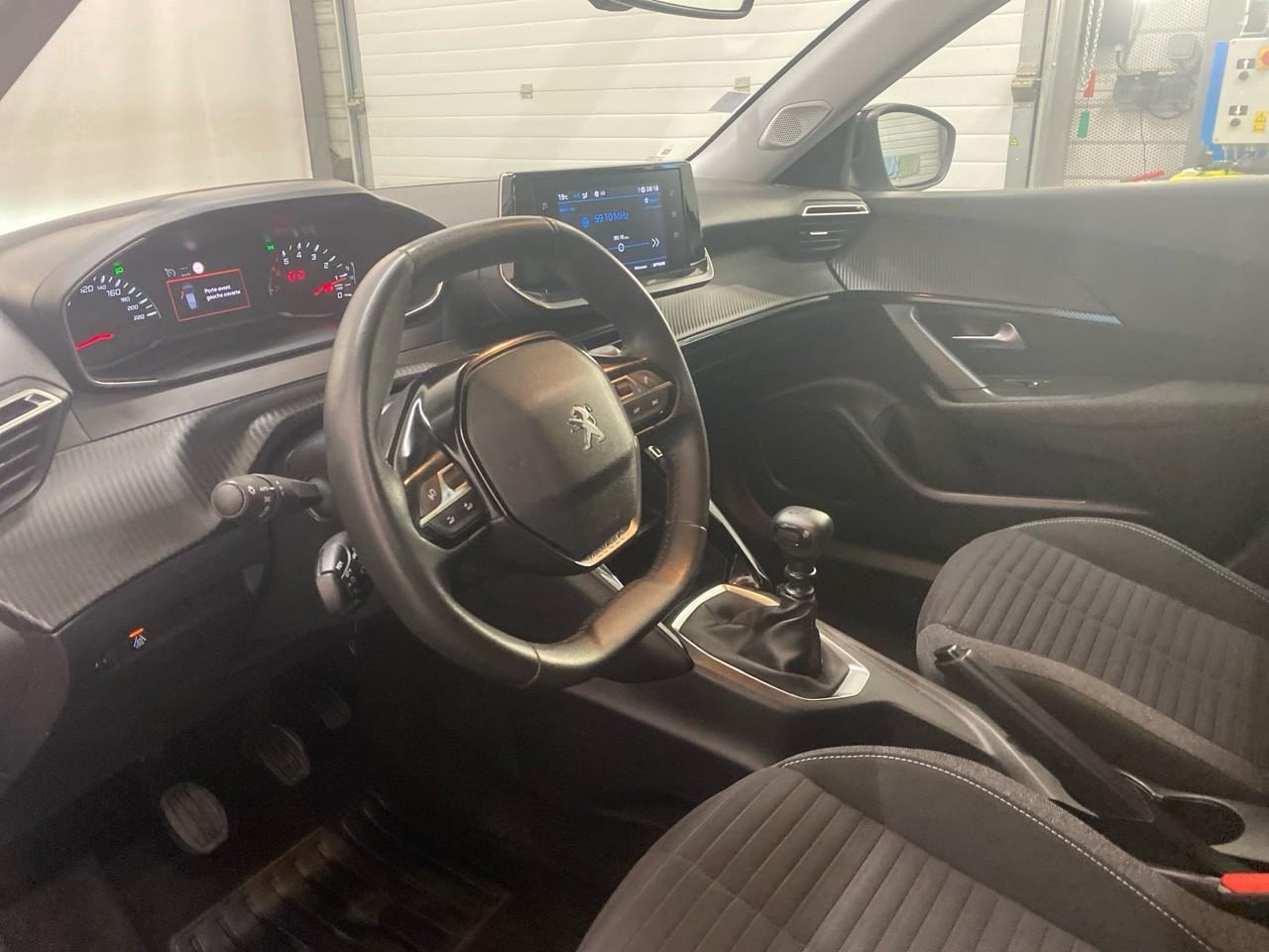 Peugeot 2008 puretech 100 s&s bvm6 style — photo 9