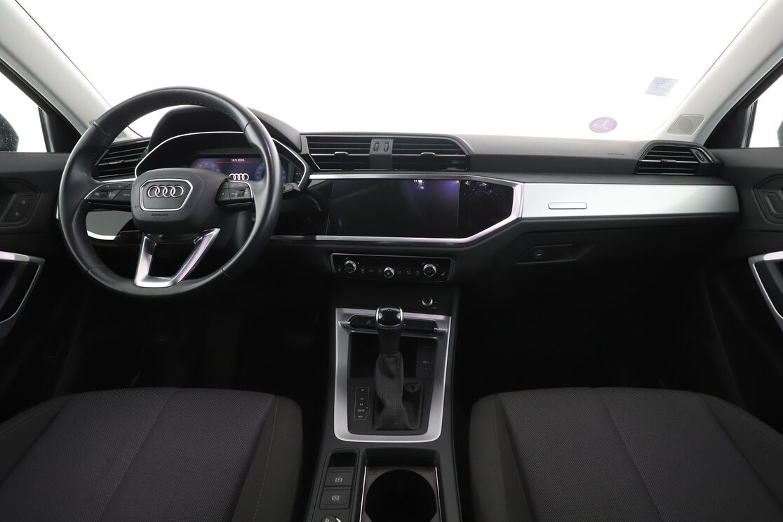 Audi Q3 35 TFSI S Tronic 7 — photo 11