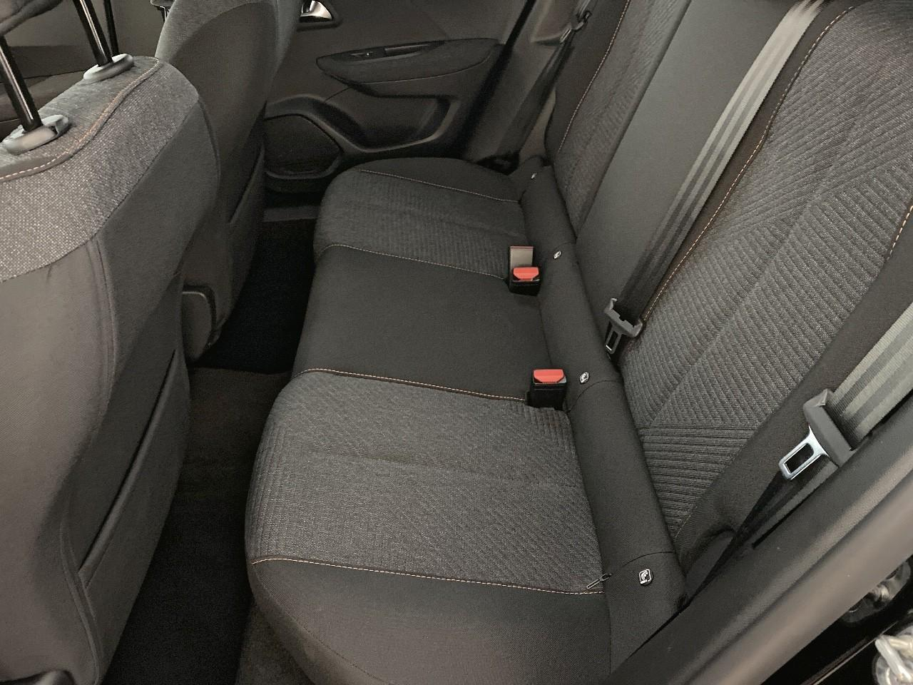 Peugeot 2008 hybrid 145 ch e-dcs6 style — photo 10