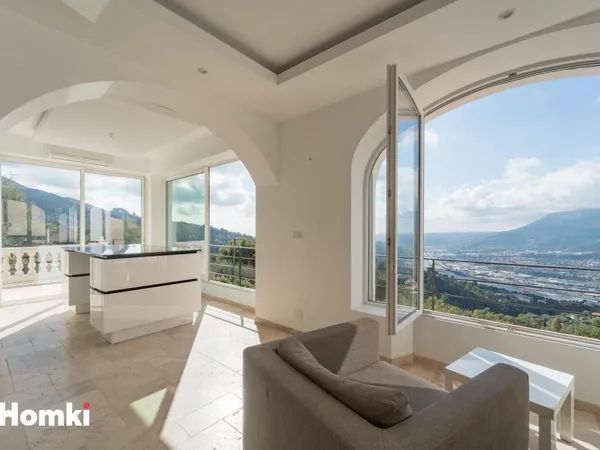 Vends maison - 200 m² - 6 pièces, 5 chambres - Castagniers 06670
