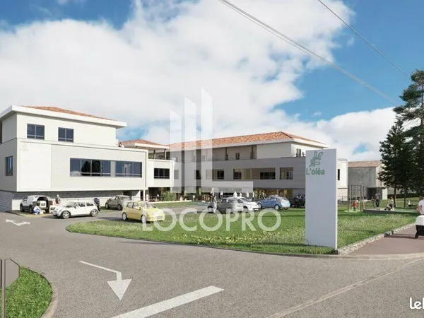 Local commercial 1 661 m²