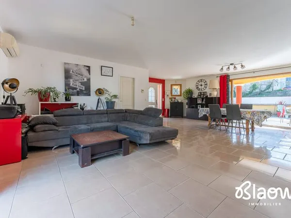 Maison plain pied avec sous-sol à vendre à Décines, sur 765 m