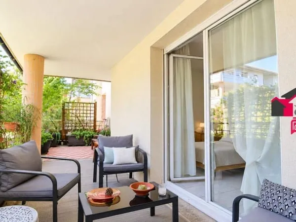 Roseraie - T4 de 81 m² avec terrasse de 20 m², piscine et box