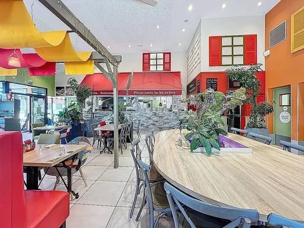 Fonds de commerce 3 pièces 1563 m²