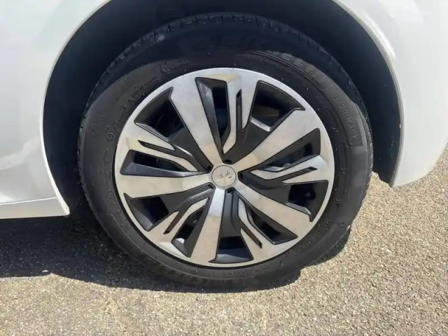 Peugeot 208 puretech 100 s&amp;s bvm6 — photo 21