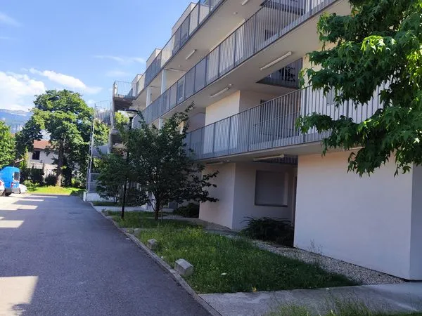 Appartement T2 de 44 m² avec balcon, parking privatif et garage sur Coublevie