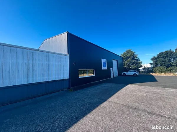 Local 1010 m² PLEYBEN