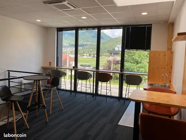 Bureau en coworking - 1 poste disponible (Challes Les Eaux)