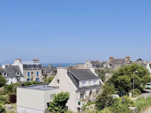 200m du Port de ROSCOFF / vue mer