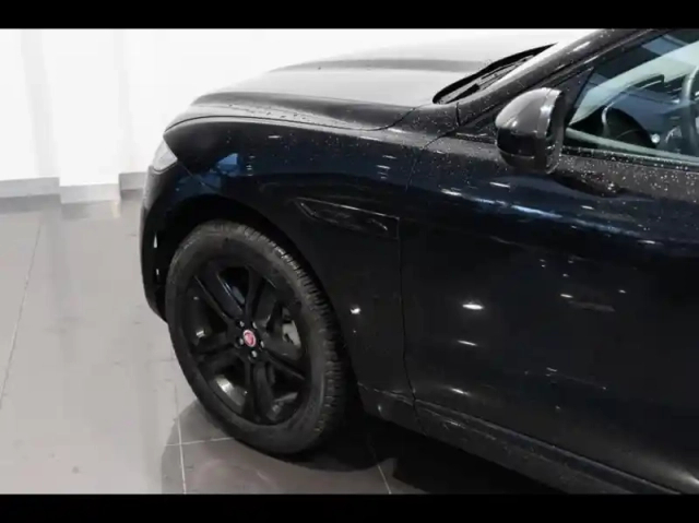 Jaguar F-Pace p400e plug-in-hybrid se bva8 awd — photo 12