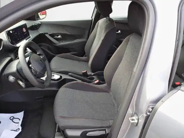 Peugeot 2008 hybrid 145 e-dcs6 — photo 11