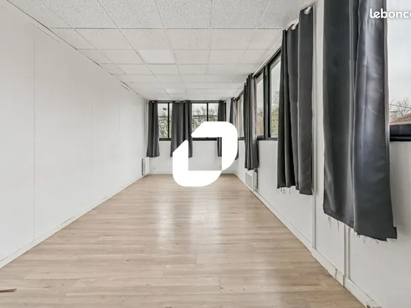 Bureau 365 m²
