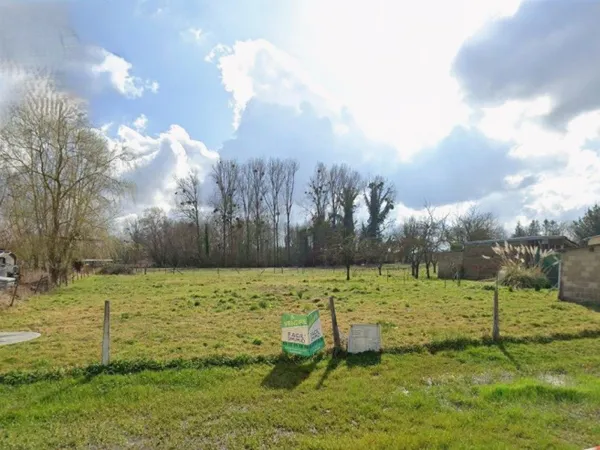 Terrain 1 278 m2, 600 m2 constructible situé à YZEUX.