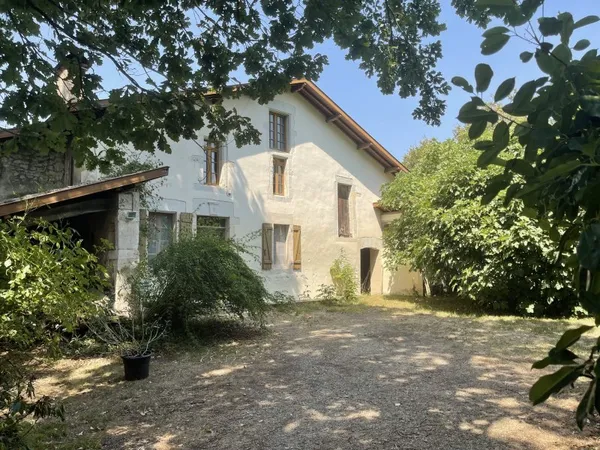 Maison de caractère avec dépendance sur 5100 m2 de terrain