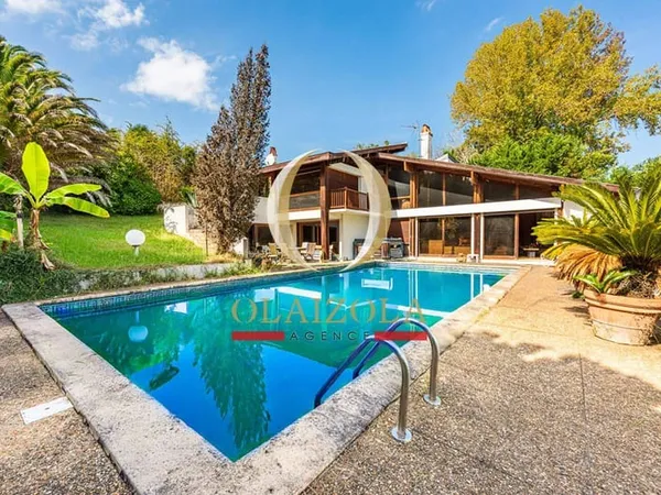 Maison 8 pièces 240 m²