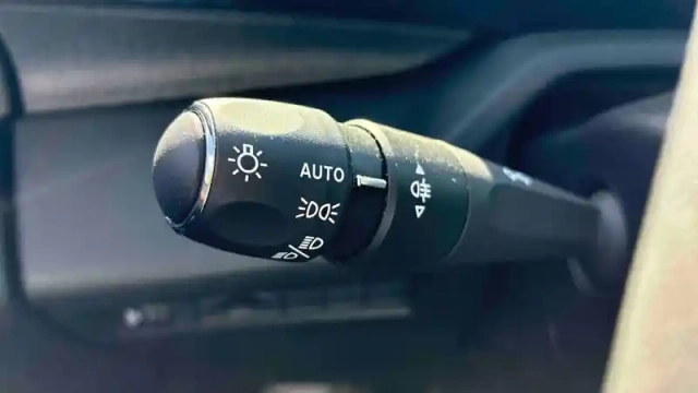 Peugeot 308 sw hybrid 145 e-dcs6 — photo 61