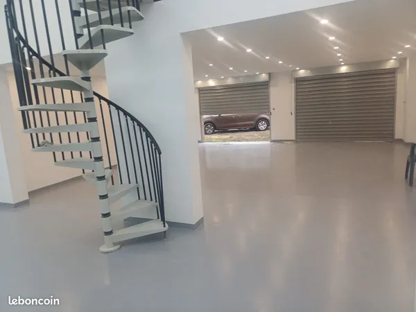 Location entrepôt commercial avec appartement F2