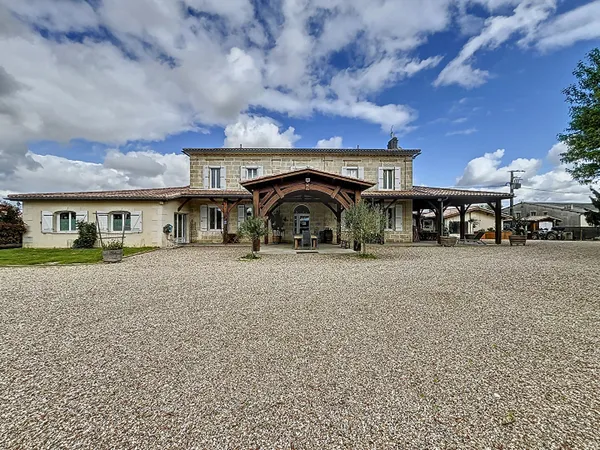 Maison 10 pièces 339 m²