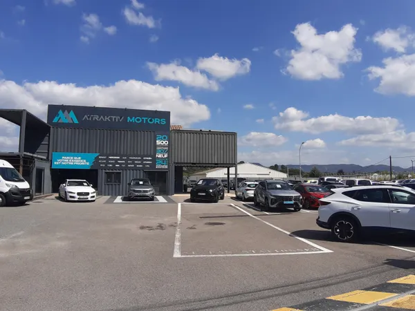 Roquebrune sur Argens, terrain 2600 m2 en zone d'activité