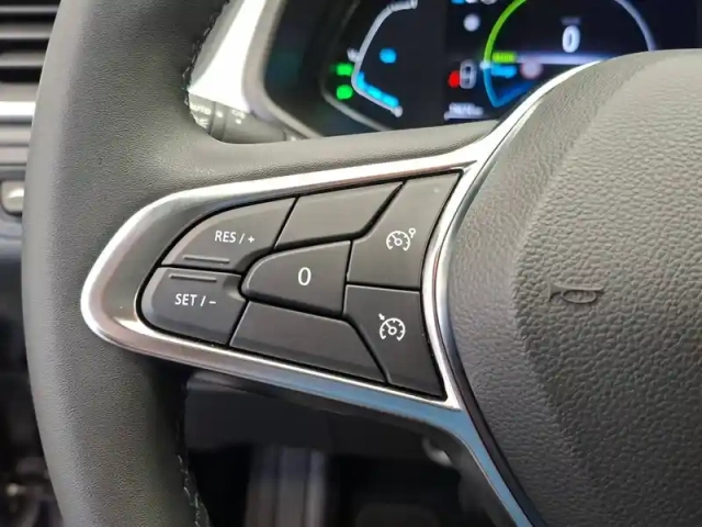 Renault Captur e-tech 145 - 21 — photo 32