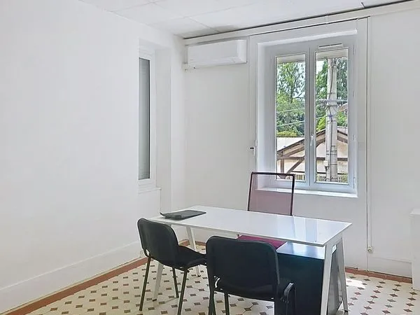 Propriétaire loue sans frais 2 bureaux communiquant de 30 M2