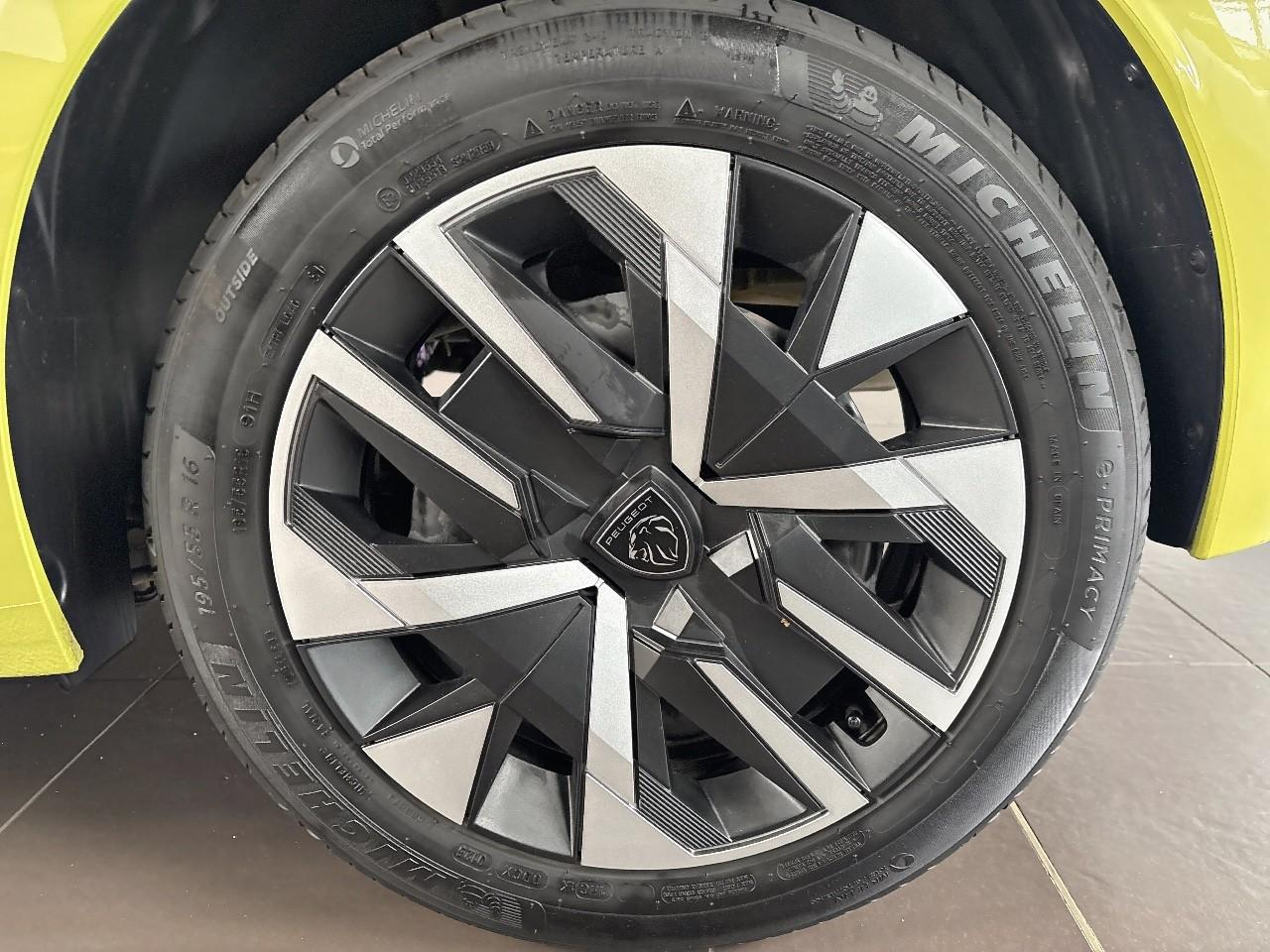 Peugeot 208 100 s&s bvm6 style — photo 13
