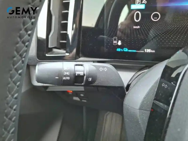 Renault Megane e-tech ev40 130ch standard charge — photo 23
