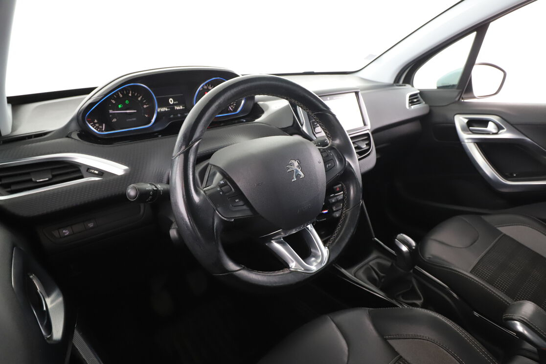Peugeot 2008 1.2 PureTech Allure — photo 10