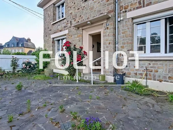 A VENDRE Maison 6 pièces à Villedieu-les-Poêles